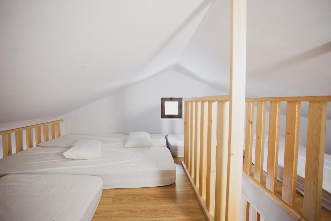 Coll De Port Hostel Tuixen ภายนอก รูปภาพ