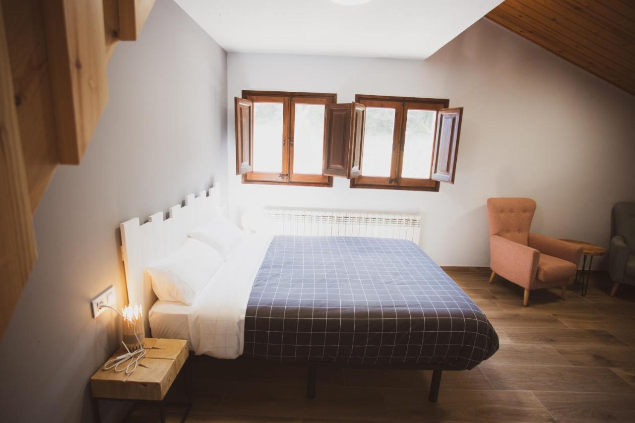 Coll De Port Hostel Tuixen ภายนอก รูปภาพ