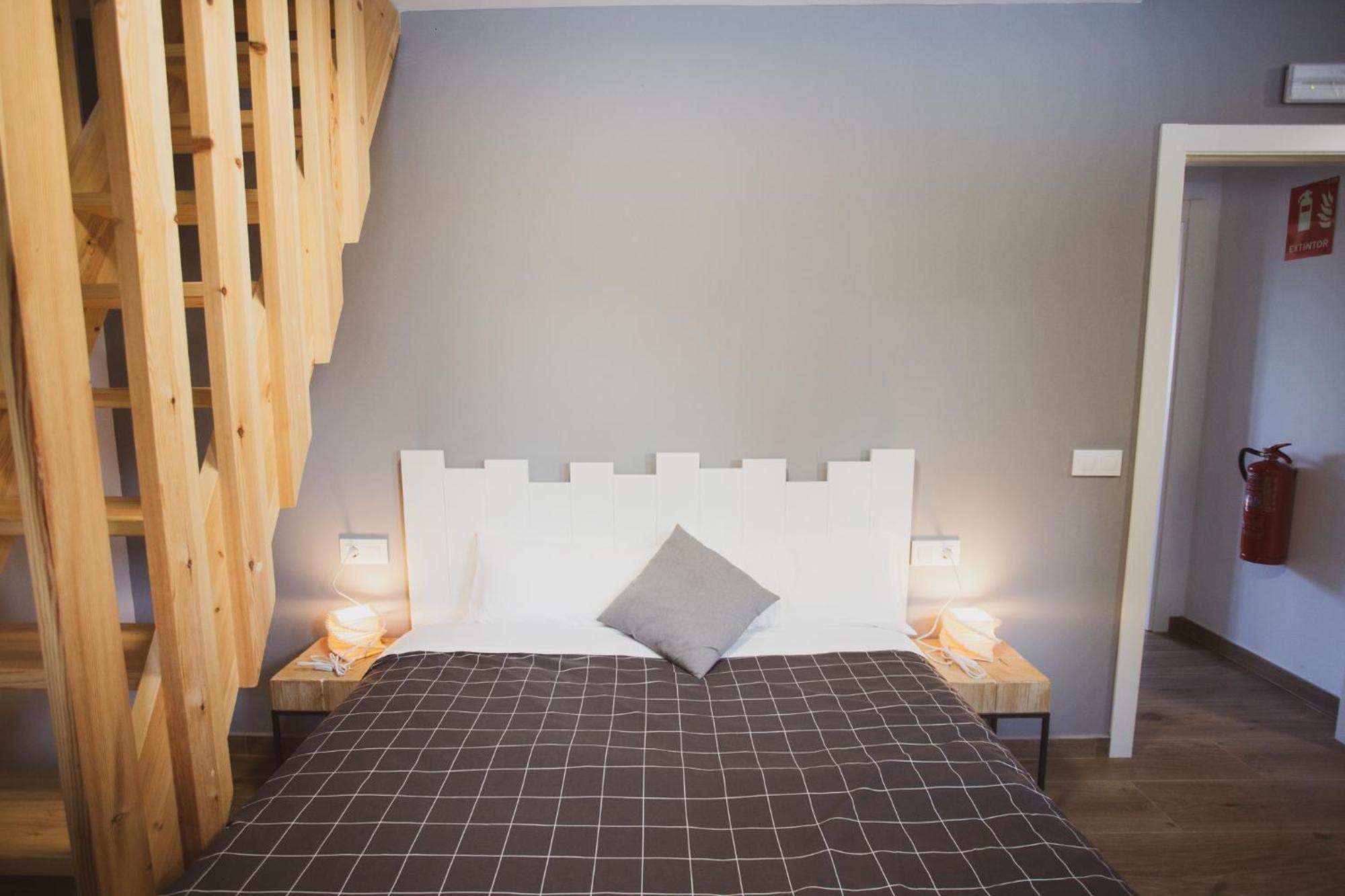 Coll De Port Hostel Tuixen ภายนอก รูปภาพ