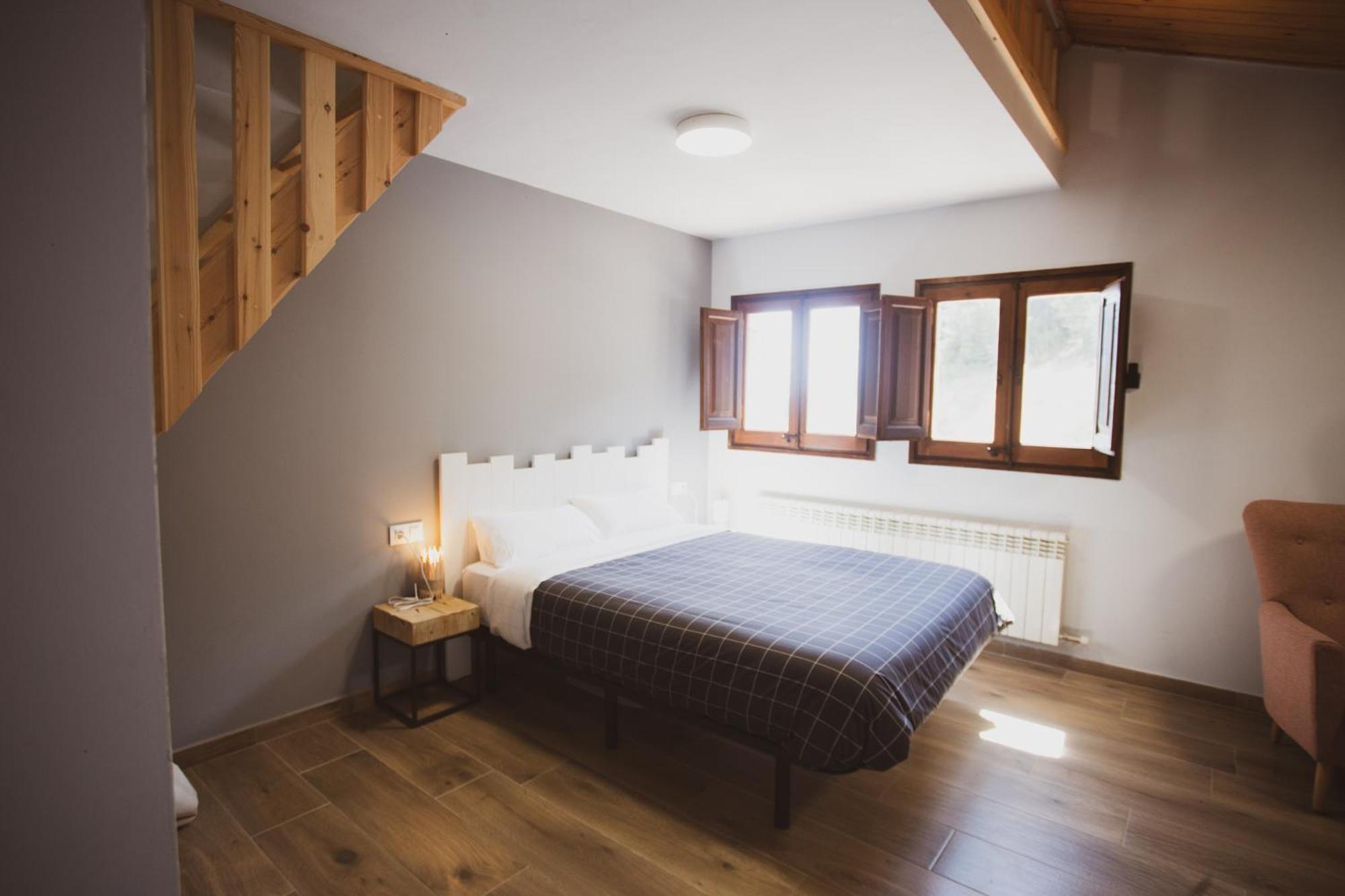 Coll De Port Hostel Tuixen ภายนอก รูปภาพ