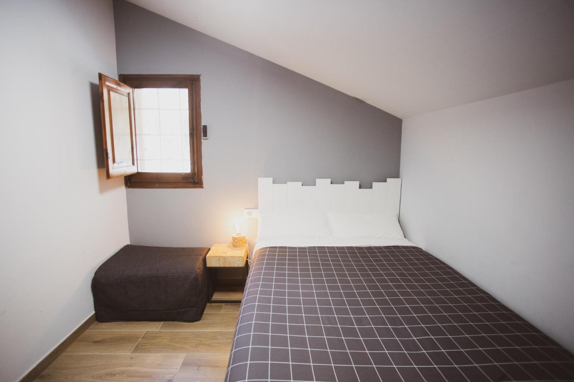 Coll De Port Hostel Tuixen ภายนอก รูปภาพ